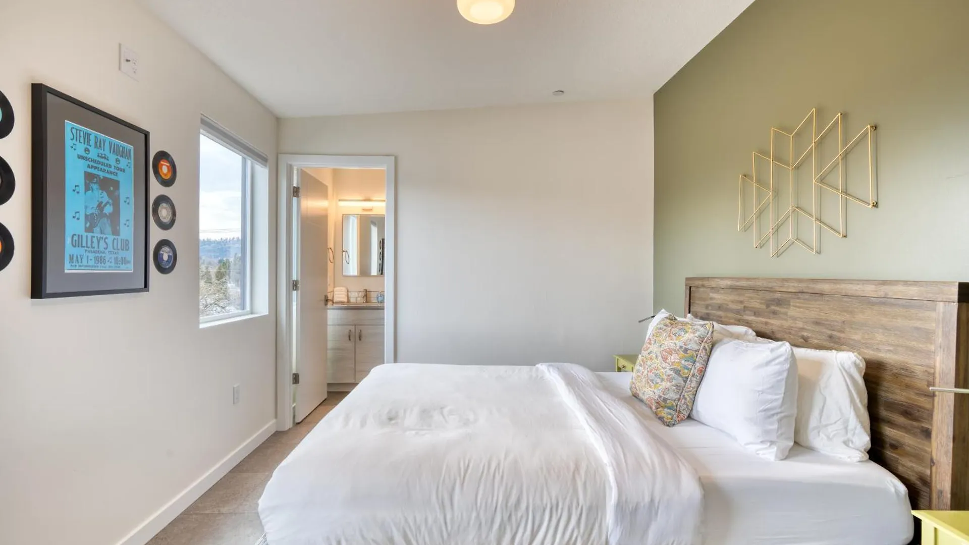 Holiday home Stay Portland - Crossroads Vintage Funk Penthouse - 94 Walkscore United States