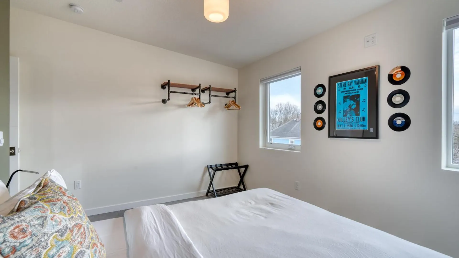 Stay Portland - Crossroads Vintage Funk Penthouse - 94 Walkscore 0*,