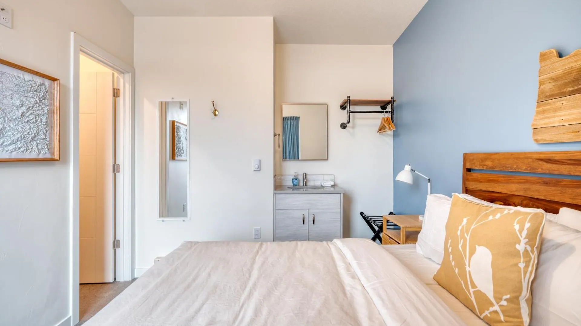 Stay Portland - Crossroads Vintage Funk Penthouse - 94 Walkscore 0*,  United States