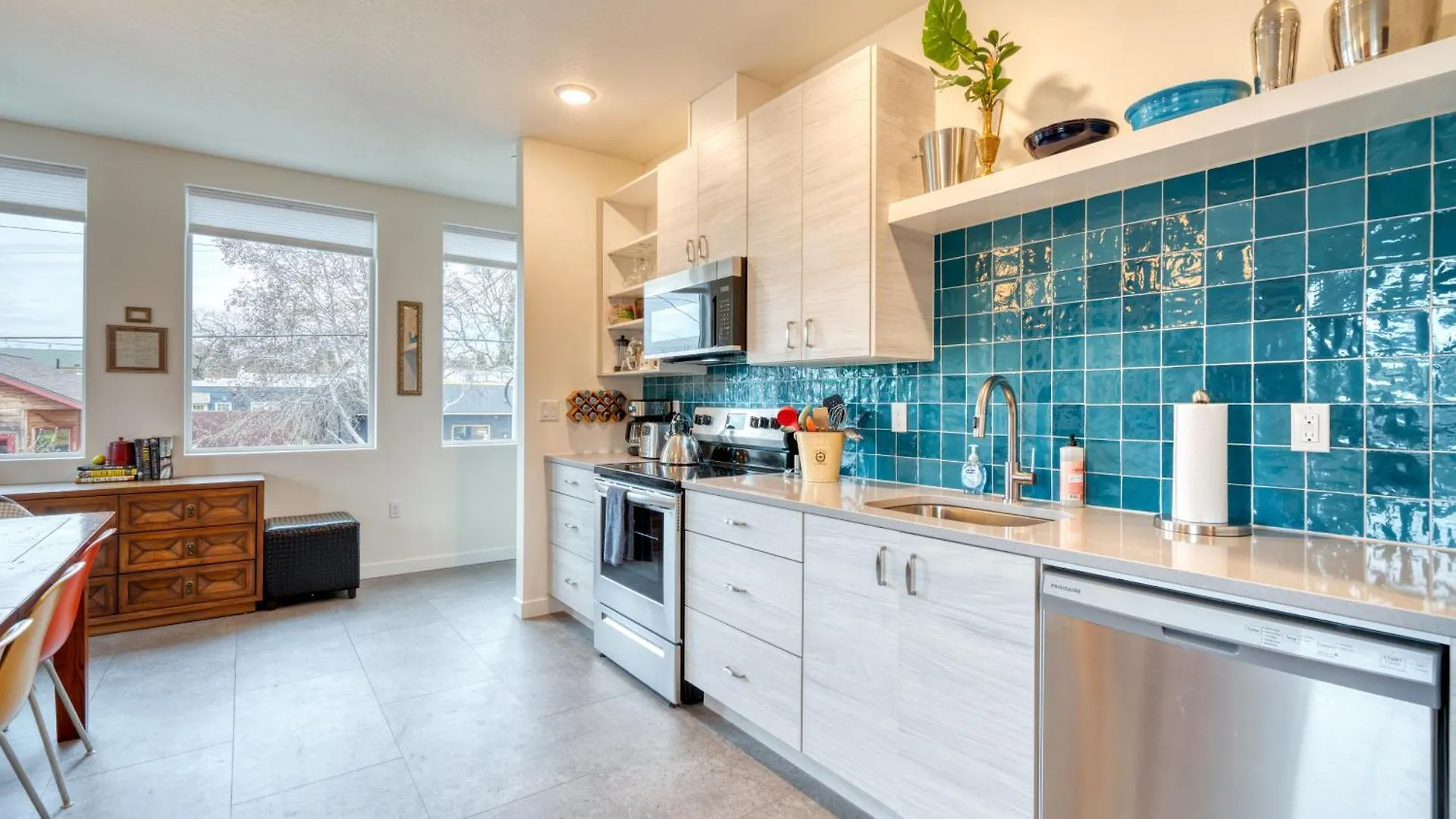 Stay Portland - Crossroads Vintage Funk Penthouse - 94 Walkscore 0*,  United States