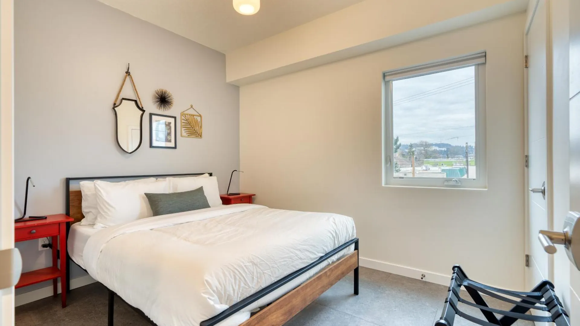 Stay Portland - Crossroads Vintage Funk Penthouse - 94 Walkscore 0*,  United States