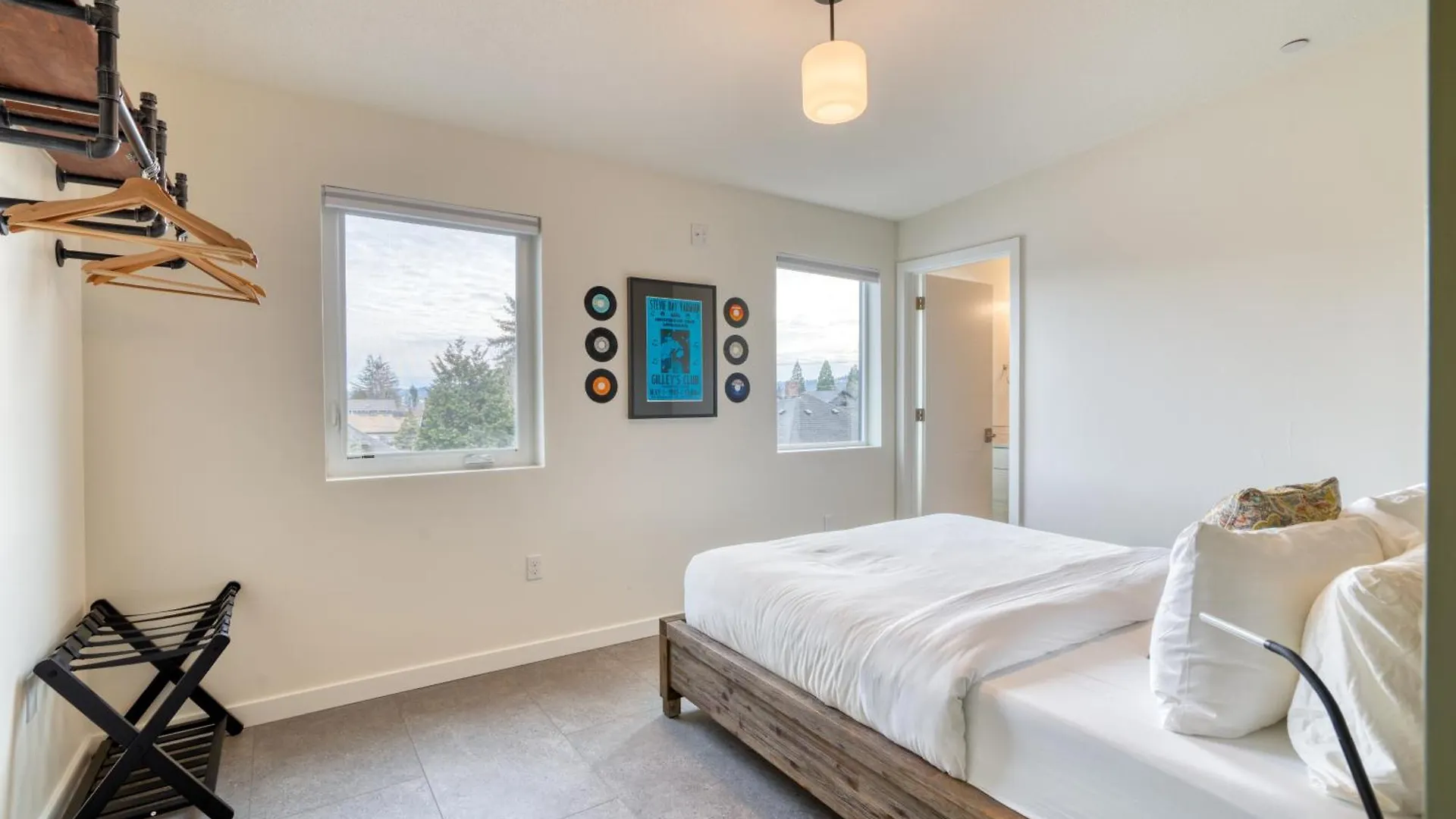 Stay Portland - Crossroads Vintage Funk Penthouse - 94 Walkscore United States
