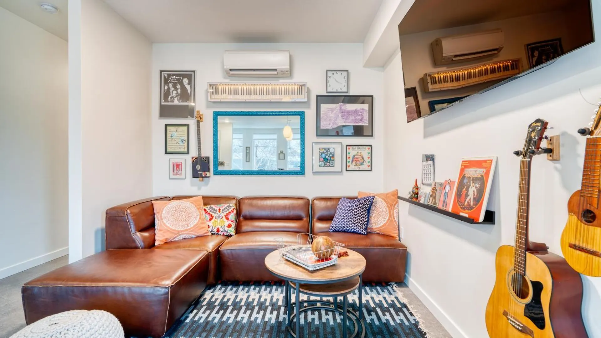 Stay Portland - Crossroads Vintage Funk Penthouse - 94 Walkscore 0*,  United States