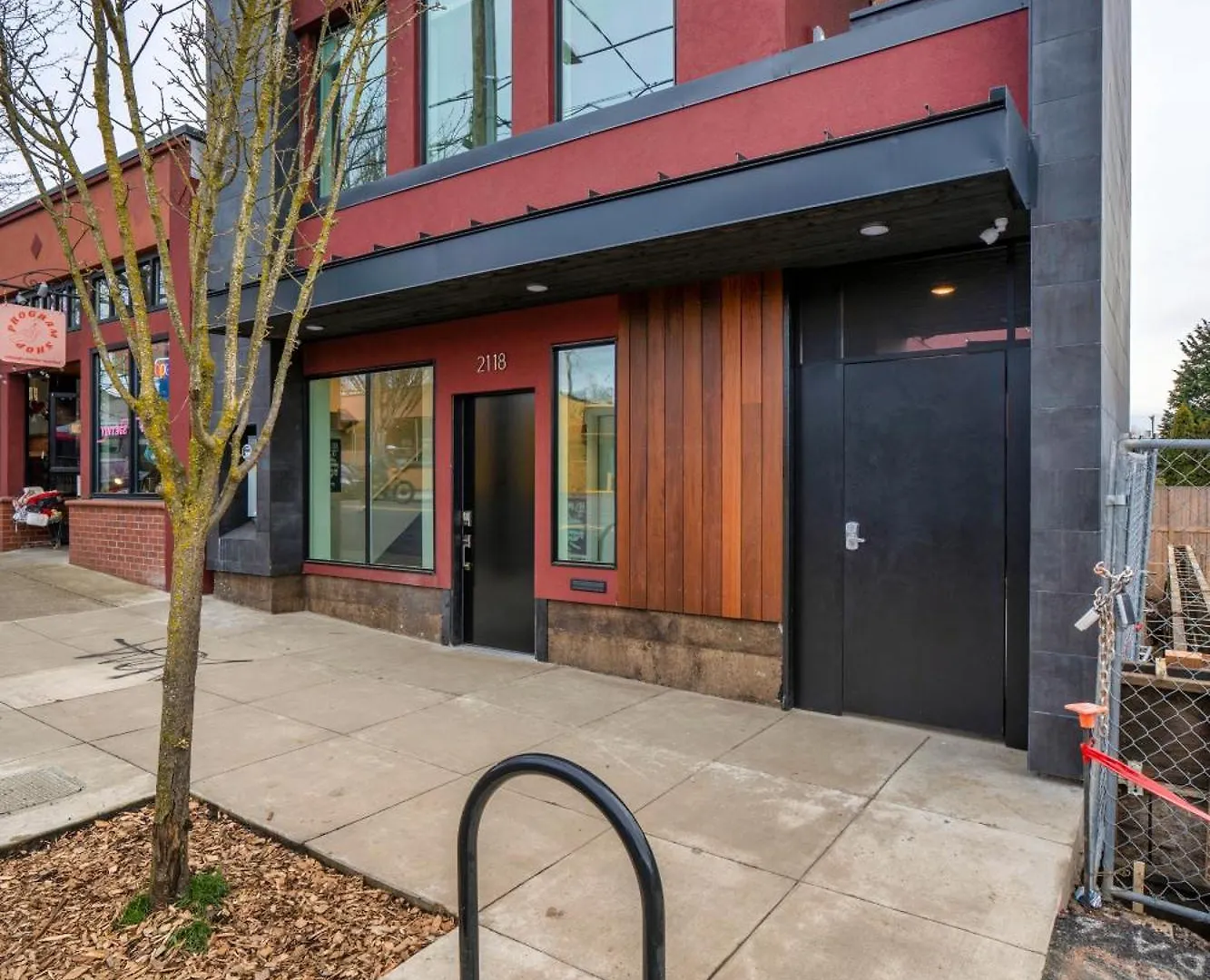 Stay Portland - Crossroads Vintage Funk Penthouse - 94 Walkscore