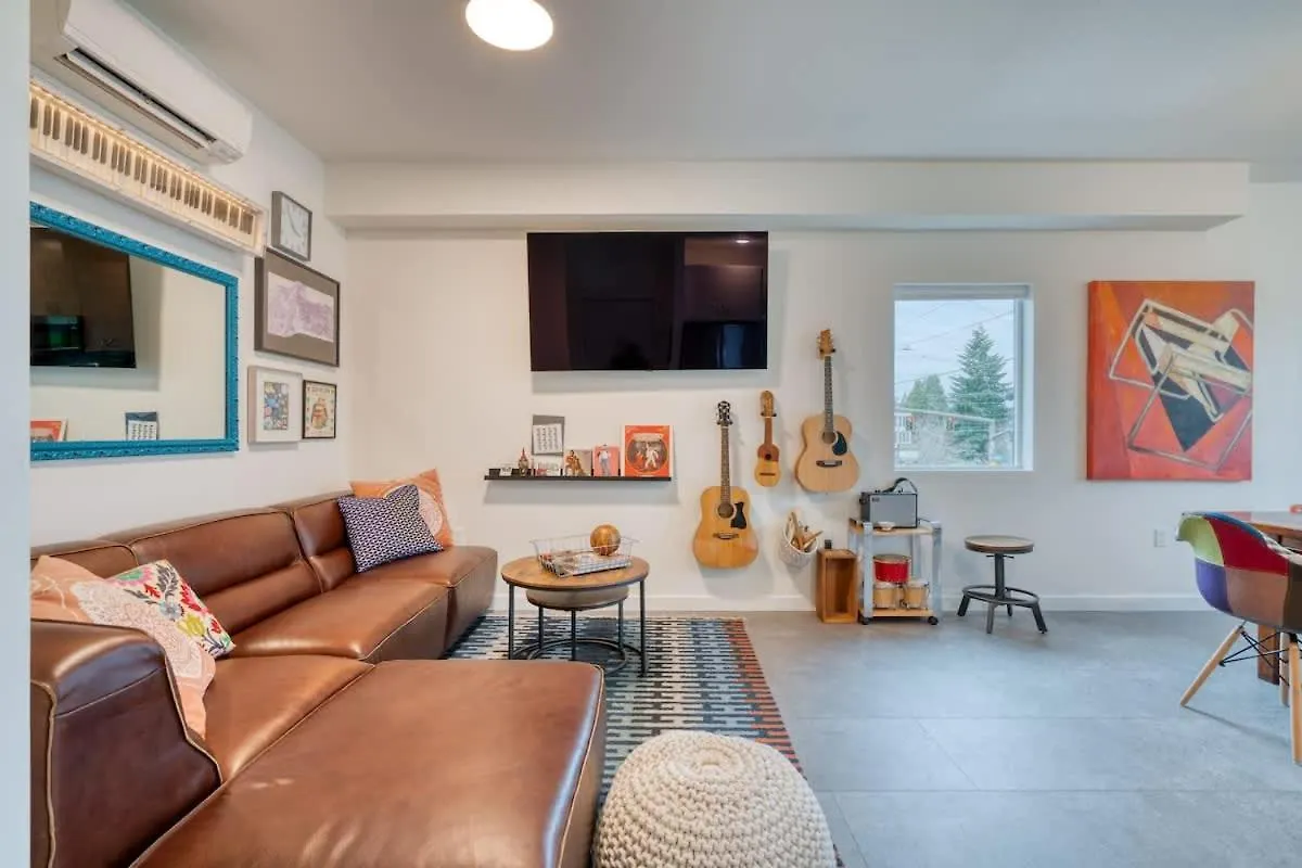 Stay Portland - Crossroads Vintage Funk Penthouse - 94 Walkscore 0*,  United States