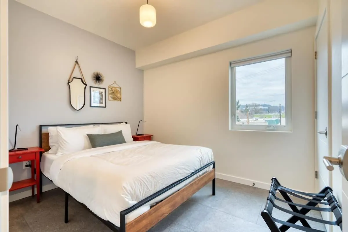 Stay Portland - Crossroads Vintage Funk Penthouse - 94 Walkscore