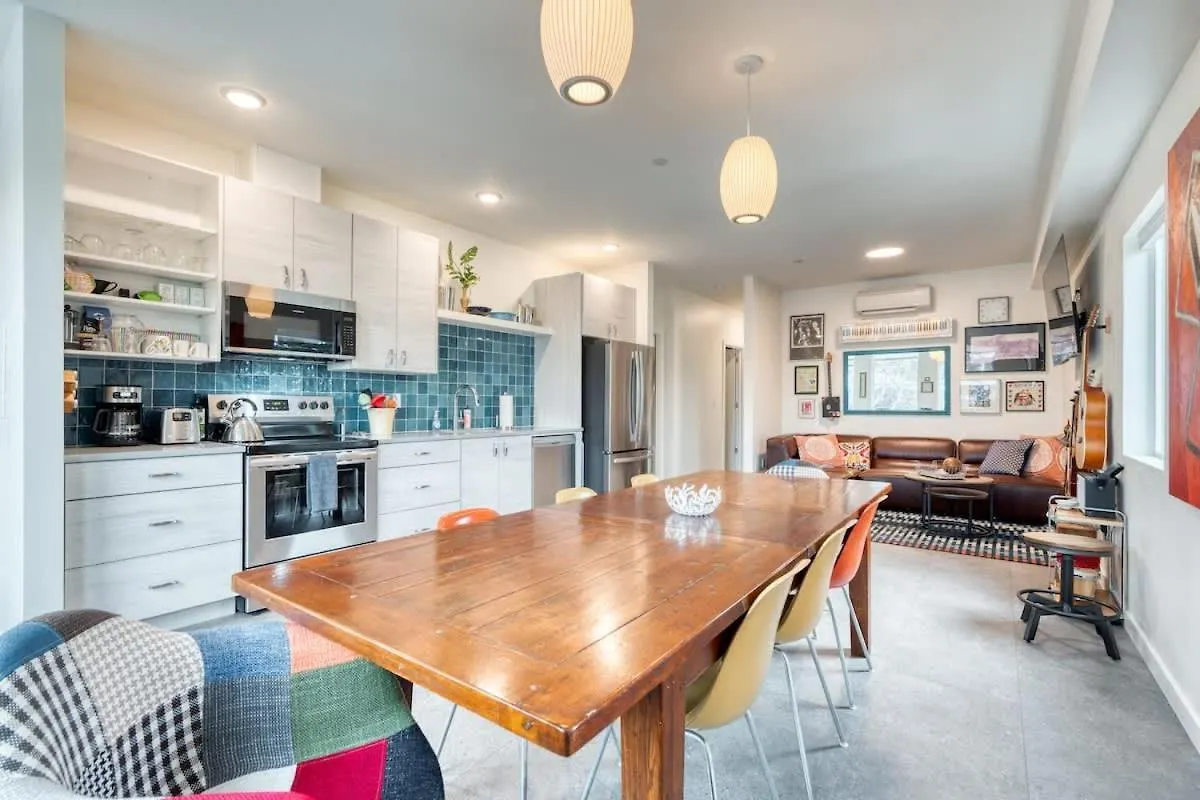 Stay Portland - Crossroads Vintage Funk Penthouse - 94 Walkscore 0*,