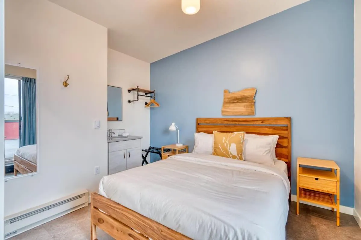 Stay Portland - Crossroads Vintage Funk Penthouse - 94 Walkscore United States