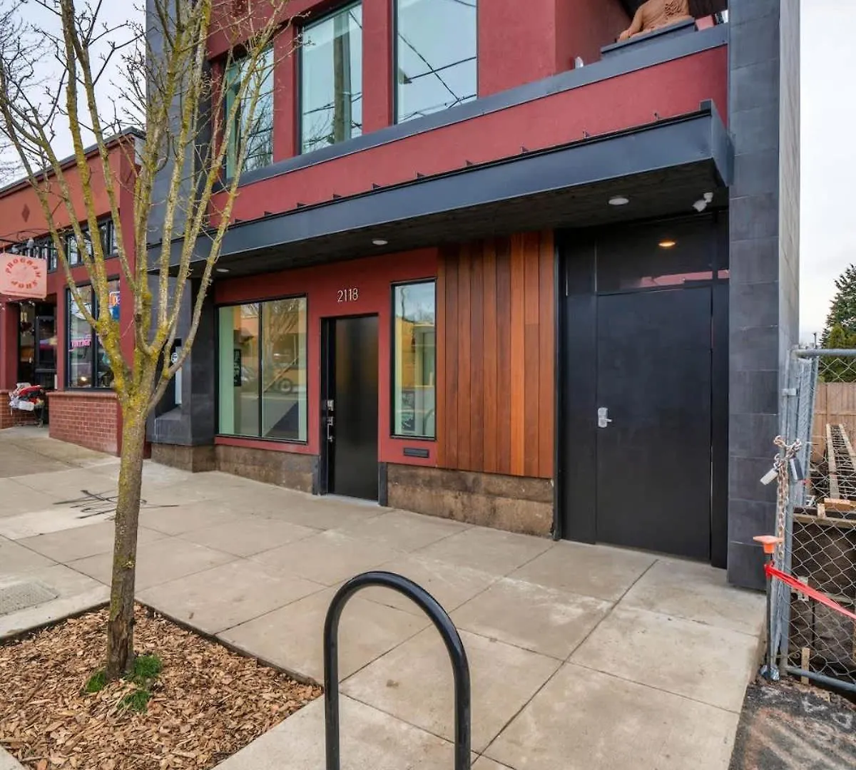 Stay Portland - Crossroads Vintage Funk Penthouse - 94 Walkscore 0*,